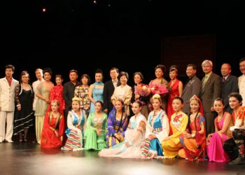 中国明星艺术团多伦多演出大获成功