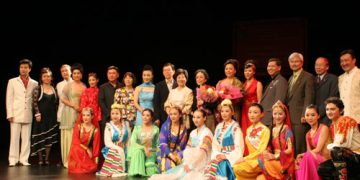 中国明星艺术团多伦多演出大获成功