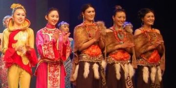 中国广播艺术团访加演出大受追捧