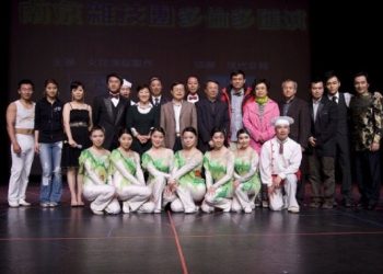南京杂技团为多伦多观众献上精彩演出