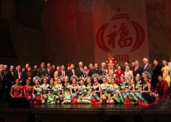 《五洲同春》庆祝加中建交40周年