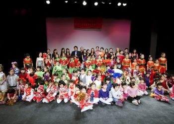 蔓玲舞蹈艺术学校成功举办龙年新春演出