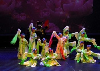 韵舞蹈团2014第八届“夏夜舞动民族风”