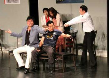 多伦多话剧团2014新剧《谁在打劫》