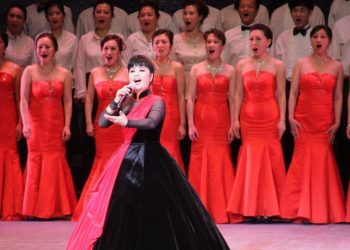 殷秀梅献唱“五洲同春”爱上枫叶旗