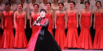 殷秀梅献唱“五洲同春”爱上枫叶旗