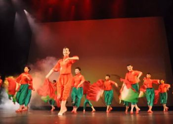 “夏夜舞动民族风” 韵舞团获得满堂彩