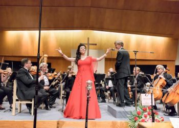 钞艺萍独唱暨交响音乐会中秋前落下帷幕