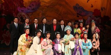 中国越剧界明星版《梁祝》蝶飞北美