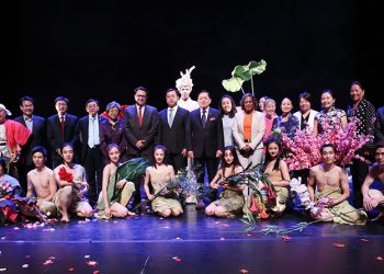 北京现代舞蹈团舞剧 《24节气·花间12声》