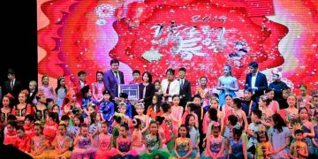 天降瑞雪迎宾客 两台晚会庆新春