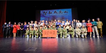 现代京剧《智取威虎山》演出获得巨大成功