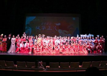 “孩子们的春晚”与“枫华正茂春晚”