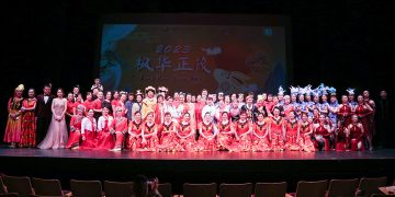 “孩子们的春晚”与“枫华正茂春晚”